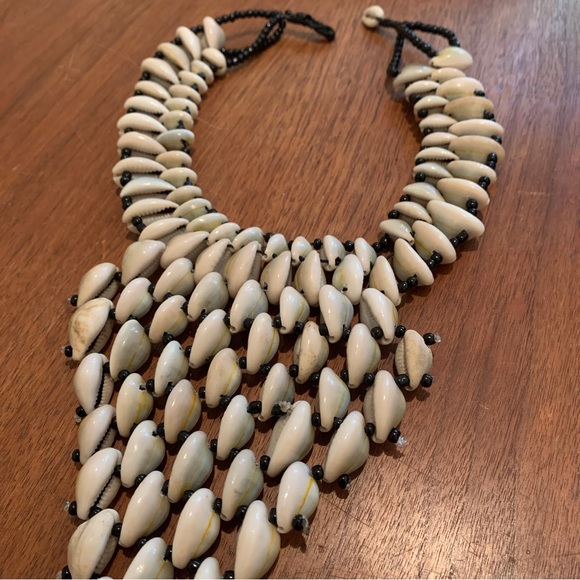 Artisanal one of a kind shell statement necklace - Picture 9 of 12